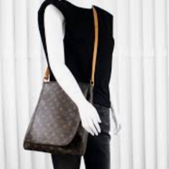 Authentic LV Monogram Musette GM Crossbody - Picture 15 of 16